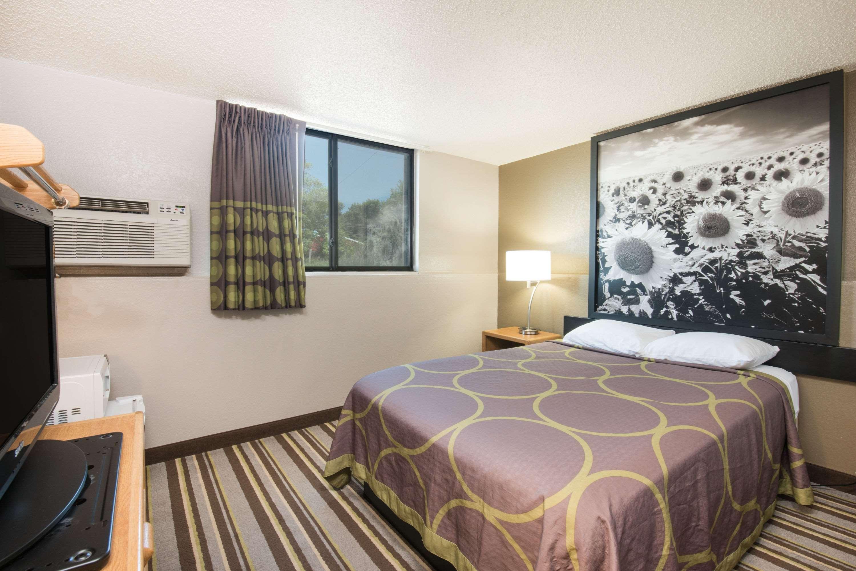 ซูเปอร์ 8 บาย วินด์แฮม เจมส์ทาวน์ Motel ภายนอก รูปภาพ