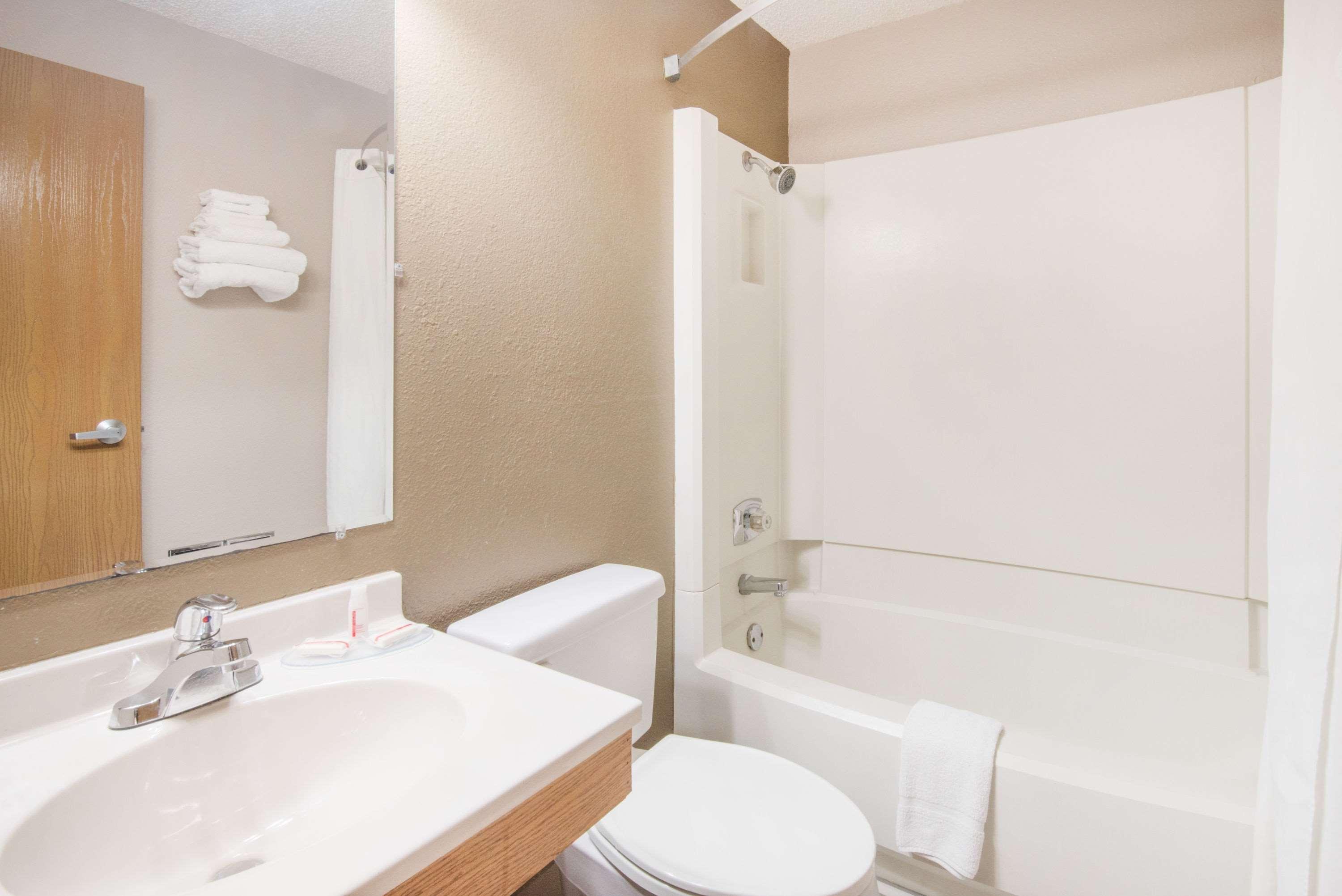 ซูเปอร์ 8 บาย วินด์แฮม เจมส์ทาวน์ Motel ภายนอก รูปภาพ